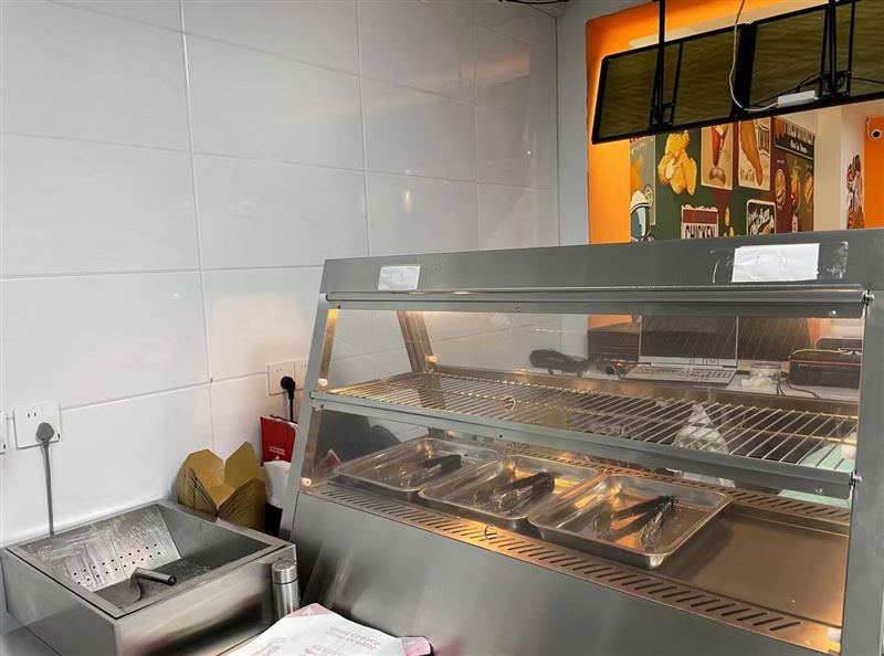 茄子河汉堡店招全天服务员
